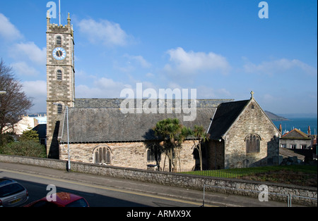 Falmouth, Cornwall, UK. Die Kirche von König Karl der Märtyrer, 1665, mit Carrick Roads (River Fal Estuary) im Hintergrund Stockfoto