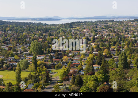 Blick über Wohngebiete von Mt. Tolmie, Victoria, Vancouver Island, Britsh Columbia, Kanada. Stockfoto