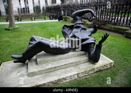 Thomas A Becket Skulptur im Kirchhof der St. Pauls Cathedral, London Stockfoto