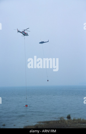 Brandbekämpfung Hubschrauber am Arrow Lake, British Columbia, Kanada. Stockfoto