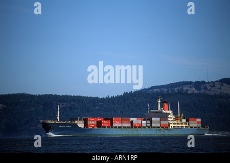 Frachter in Gulf Islands, British Columbia, Kanada. Stockfoto