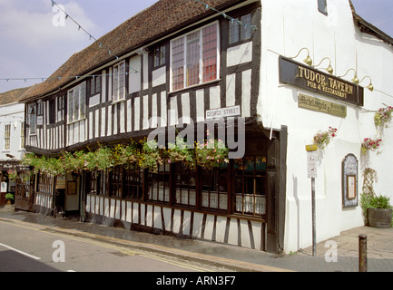 Tudor Taverne, George Street, St Albans, Hertfordshire, UK Stockfoto