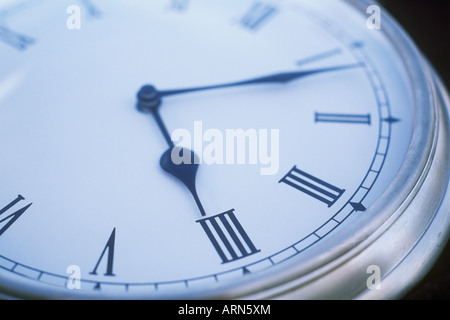 Zeit-Taschenuhr mit römischen Ziffern, Britisch-Kolumbien, Kanada. Stockfoto