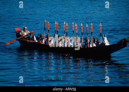 Erste Nationen Kultur, Meer gehen Kanu im Inneren Hafen von Victoria, Vancouver Island, British Columbia, Kanada. Stockfoto