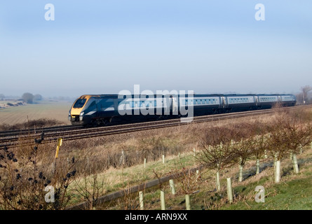 Midland Main Line Hochgeschwindigkeitszug durch Land Seite england Stockfoto