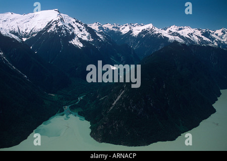 Luftaufnahme der Mündung im Knight Inlet, British Columbia, Kanada. Stockfoto