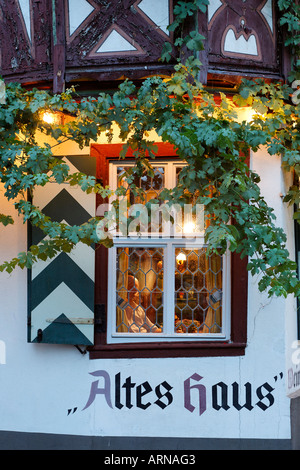 Ein gemütliches Restaurant Old House, Bacharach am Rhein, rheinland-pfalz, Deutschland Stockfoto