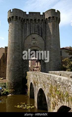 St. Jacques-Turm in Parthenay, Frankreich Stockfoto