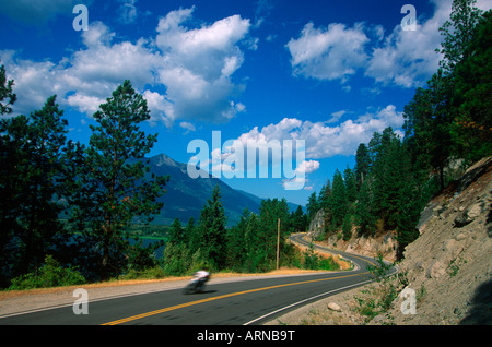 Motorrad-Fahrer-Ostufer des Kootenay Lake, British Columbia, Kanada. Stockfoto