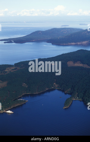 Luftaufnahme von Pender Island Ferry terminal in Otter Bay, British Columbia, Kanada. Stockfoto