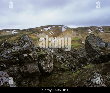 Berge mit liparit und ein Vulkan Feld in der Nähe der Berg der brennisteinsalda, Laugavegur, Landmannalaugar, Island Stockfoto