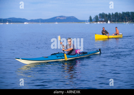 Paddler zurück aus Sidney Spieß, Sidney, Vancouver Island, British Columbia, Kanada. Stockfoto