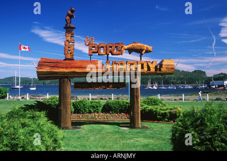 Port Hardy, geschnitzten Zeichen, Vancouver Island, British Columbia, Kanada. Stockfoto