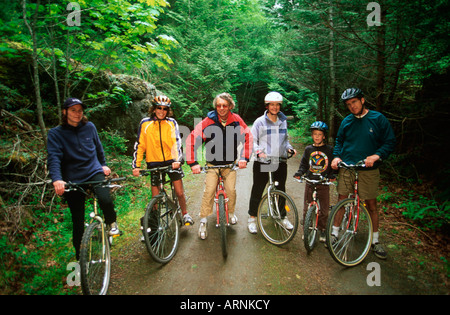 Radfahrer auf dem Galloping Goose Trail, Victoria, Vancouver Island, British Columbia, Kanada. Stockfoto