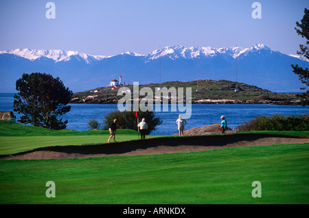 Victoria Golf Course mit der Olympic Peninsula Bergen und Trial Insel, Victoria, Vancouver Island, British Columbia, Kanada Stockfoto