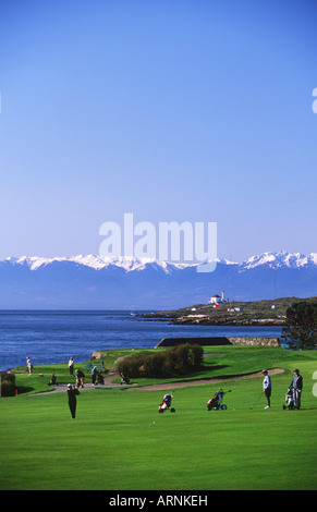 Victoria Golf Course mit der Olympic Peninsula Bergen und Trial Insel, Victoria, Vancouver Island, British Columbia, Kanada Stockfoto