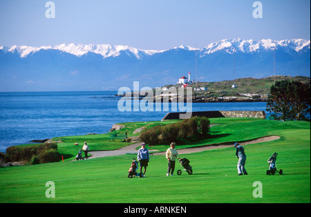 Victoria Golf Course mit der Olympic Peninsula Bergen und Trial Insel, Victoria, Vancouver Island, British Columbia, Kanada Stockfoto