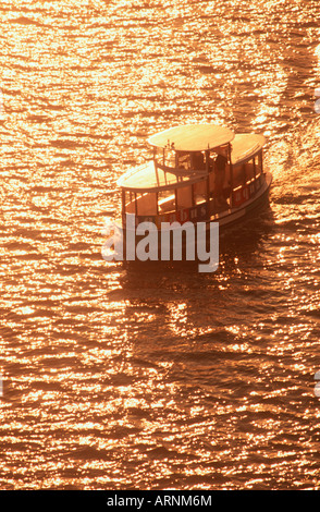 Aquabus im False Creek, Vancouver, Britisch-Kolumbien, Kanada. Stockfoto