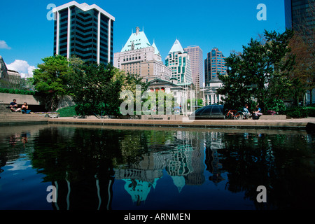 Blick vom Justizpalast auf Georgia Hotel und Art Gallery - Reflexion, Vancouver, Britisch-Kolumbien, Kanada. Stockfoto