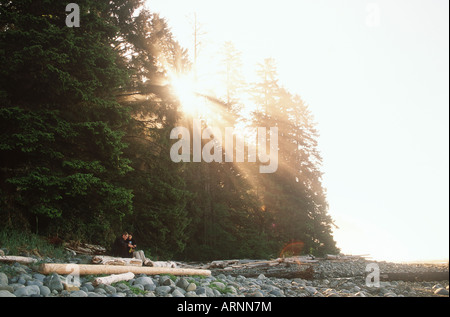 Pacific Rim National Park, West Coast Trail, ein paar am Strand, Vancouver Island, British Columbia, Kanada. Stockfoto