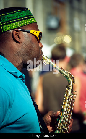 Saxophonist an der Edinburgh Festival Fringe, Schottland, UK. Stockfoto