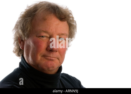 hübscher Mann mittleren Alters mit langen Haaren Stockfoto