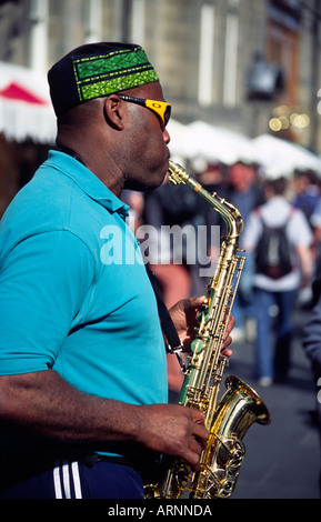 Saxophonist an der Edinburgh Festival Fringe, Schottland, UK. Stockfoto