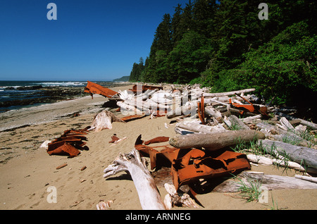 West Coast Trail, verrosteten Schiff Wrack Trümmer auf Strand, Britisch-Kolumbien, Kanada. Stockfoto