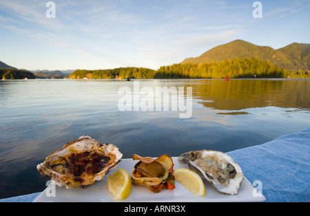 Gourmet-Oyster Platte angezeigt im Tofino Waterfront, Vancouver Island, British Columbia, Kanada. Stockfoto