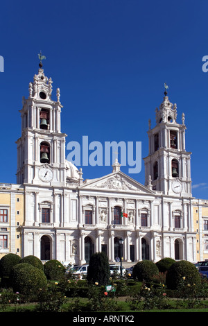 Nationalpalast von Mafra und Kloster in Portugal. Gehörte zu den Franziskanerorden. Barockbau. Stockfoto