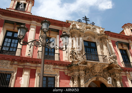 Palacio Arzobispal an der Plaza Virgen de Los Reyes von Kathedrale von Sevilla in Spanien. Sevilla-espana Stockfoto
