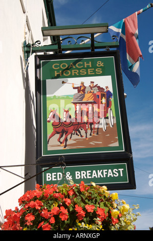 Coach und Pferde Pub Schild Hautpstraße Chepstow Stockfoto