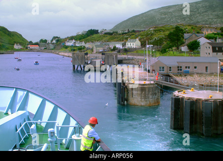 Ankunft von Tarbert Hafen Hauptstadt und wichtigste Hafen von Harris äußeren Hebriden Scotland UK Europe Stockfoto