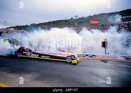 Kristen Powell konkurriert in ihrem Gegenkraft-Rennläufer bei den 1997 Mopar Nationals Stockfoto