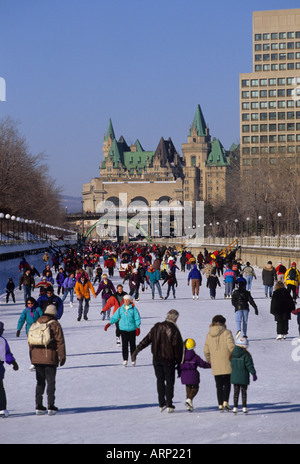 Schlittschuhlaufen auf dem Rideau-Kanal Ottawa Ontario Kanada Stockfoto