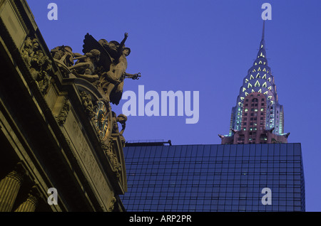 USA, New York City, Chrysler Building und Grand Central Station in der Dämmerung Stockfoto