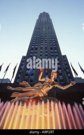 USA, New York City, Prometheus-Statue am Rockefeller Center Stockfoto