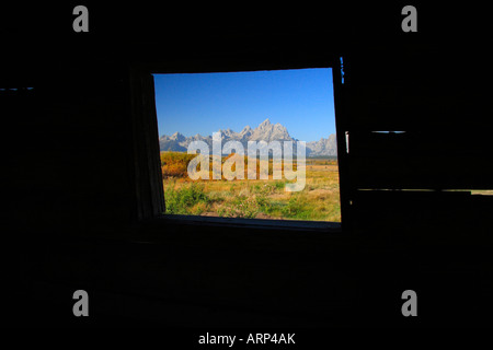 Blick durch Cunningham Kabinenfenster, Grand-Teton-Nationalpark, Wyoming, USA Stockfoto