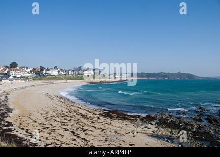 Gyllyngvase Strand, Falmouth, Cornwall, UK. Blick auf Pendennis Castle Stockfoto