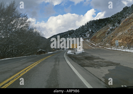 Außer Kontrolle geratenen LKW Rampe am Berg Highway im Winter Sacramento Mountains Cloudcroft New Mexico Stockfoto