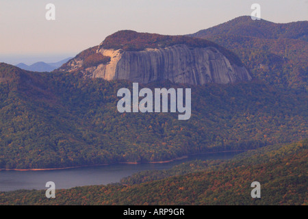 Table Rock gesehen von Caesars Head State Park, Cleveland, South Carolina, USA Stockfoto