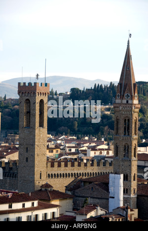 Florenz-Skyline mit den Türmen der Bargello und die Badia. In der Ferne Piazzale Michelangelo Stockfoto