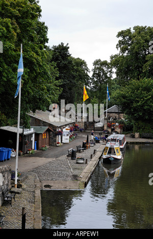 Ein Portrait-Foto von Linlithgow Canal Centre, Manse Straße Becken Stockfoto