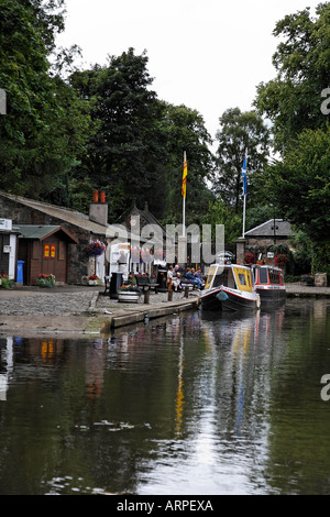 Linlithgow Canal Centre, Manse Straße Becken im Hochformat fotografiert Stockfoto