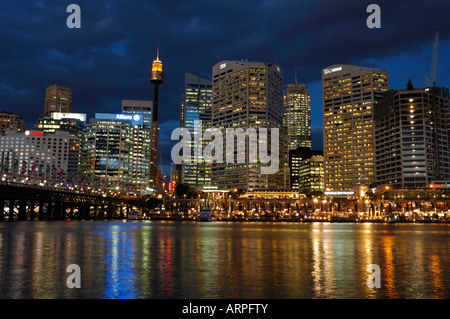 Sydney City nach Sonnenuntergang, Darling Harbour, Sydney, New South Wales, Australien Stockfoto