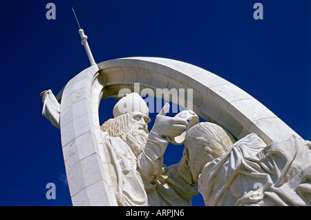 Die Statue der Krönung des ersten Königs von Ungarn - St.-Stephans - durch einen päpstlichen Gesandten in Esztergom, Ungarn Stockfoto