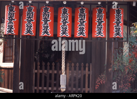 Schrein in der Nähe von Tenru-Ji Arashiyama Kyoto Japan Stockfoto