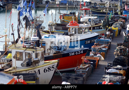 Fischerboote, die in Brighton Marina UK festgemacht sind Stockfoto