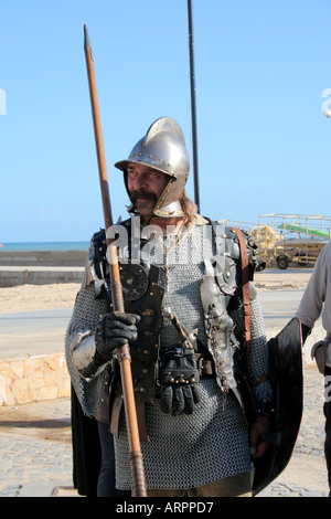 Ritter in Rüstung am historischen Parade Festival Dos Descobrimentos Lagos Algarve Portugal Stockfoto