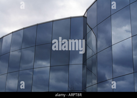 Himmel Reflexionen im Glas. Stockfoto
